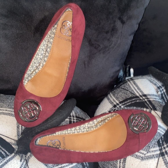Daisy Fuentes maroon ballet flats - Picture 6 of 6